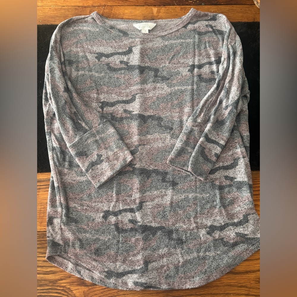 Market & Spruce Gray and Pink Knit camp Top